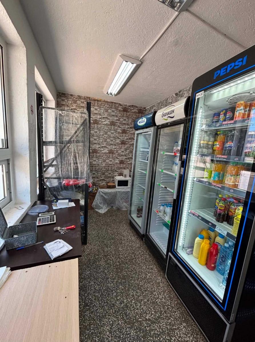 Продава се бизнес - Работещ обект за гироси и бързо хранене с оборудване в гр. Първомай